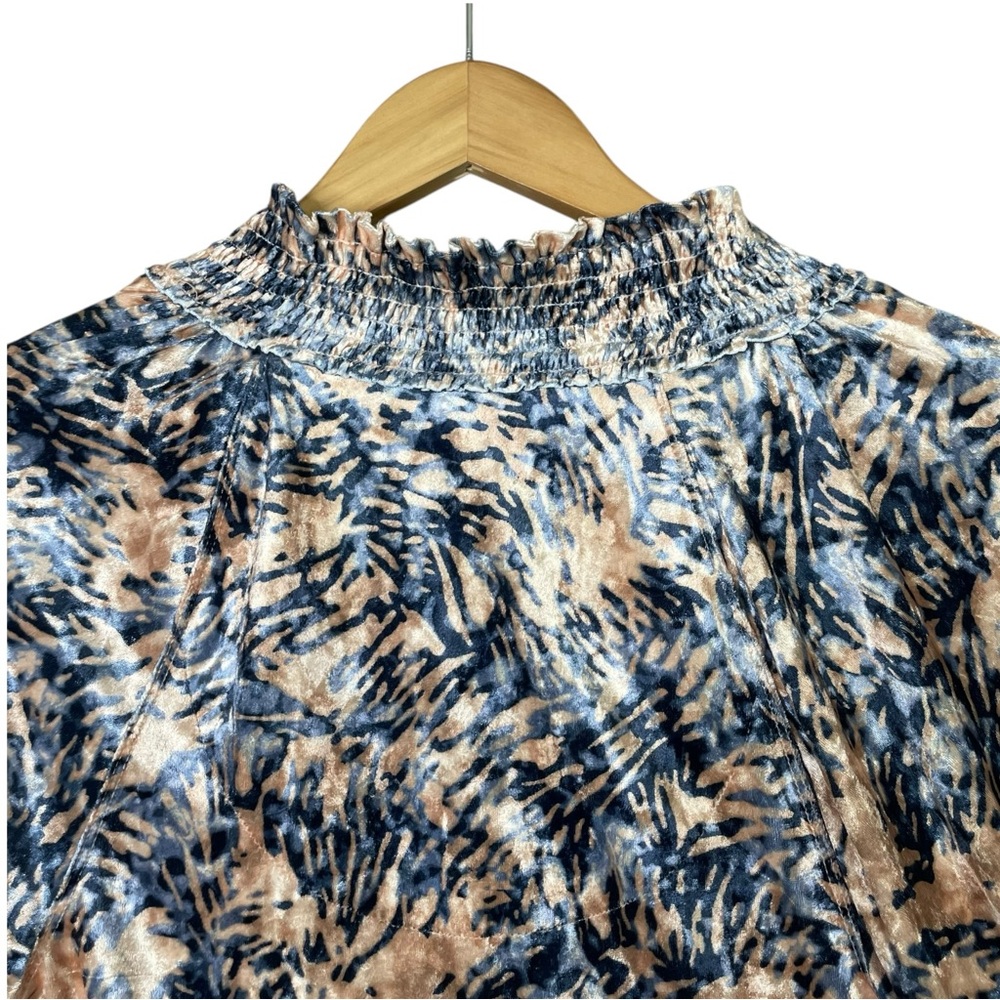 Free People Go Get 'Em Crushed Velvet Balloon Sleeve Blouse Small Animal print L - Picture 10 of 12
